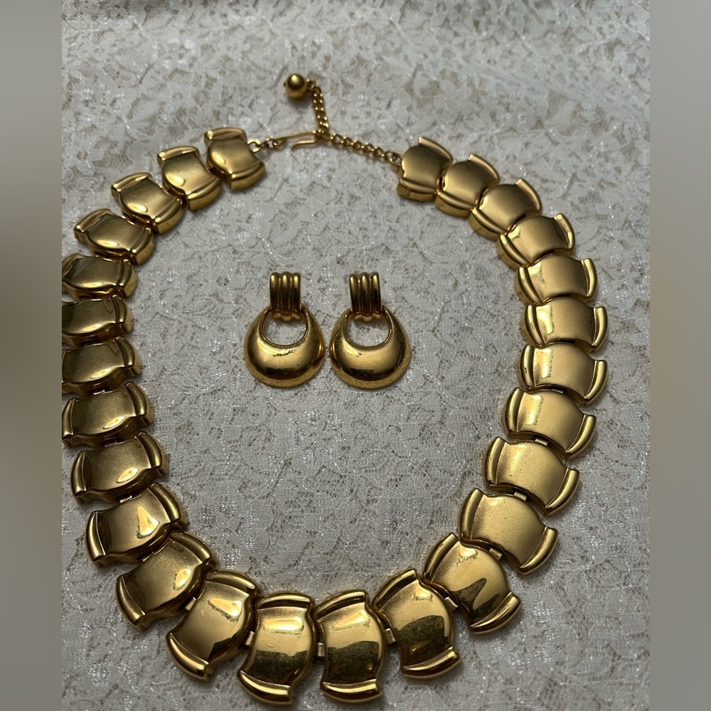 Napier/vintage gold chunky necklace, 18” * - Picture 5 of 5